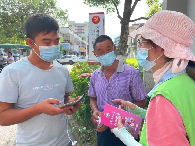 “全民抗疫·守護廣東”——支援抗疫，三鄉(xiāng)禁毒社工在行動照片2.jpg