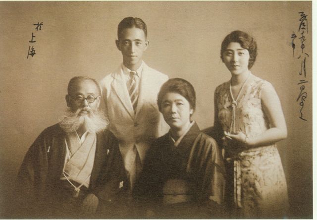 4-18、照片：梅屋莊吉一家在上海的合影.jpg