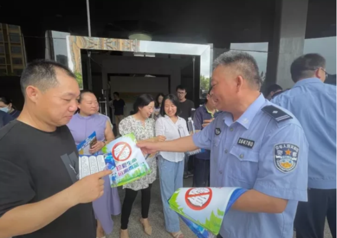 禁毒宣傳進企業(yè)，攜手共筑防毒墻349.png