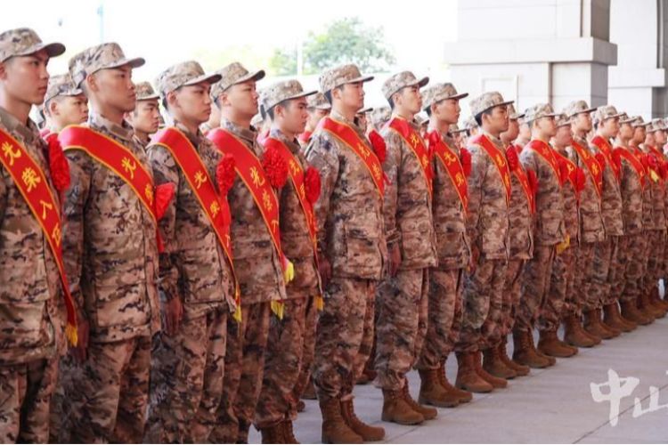 青春披甲赴軍營！中山歡送數(shù)百新兵入伍
